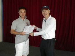 Alfred presenting the longest distance drive award